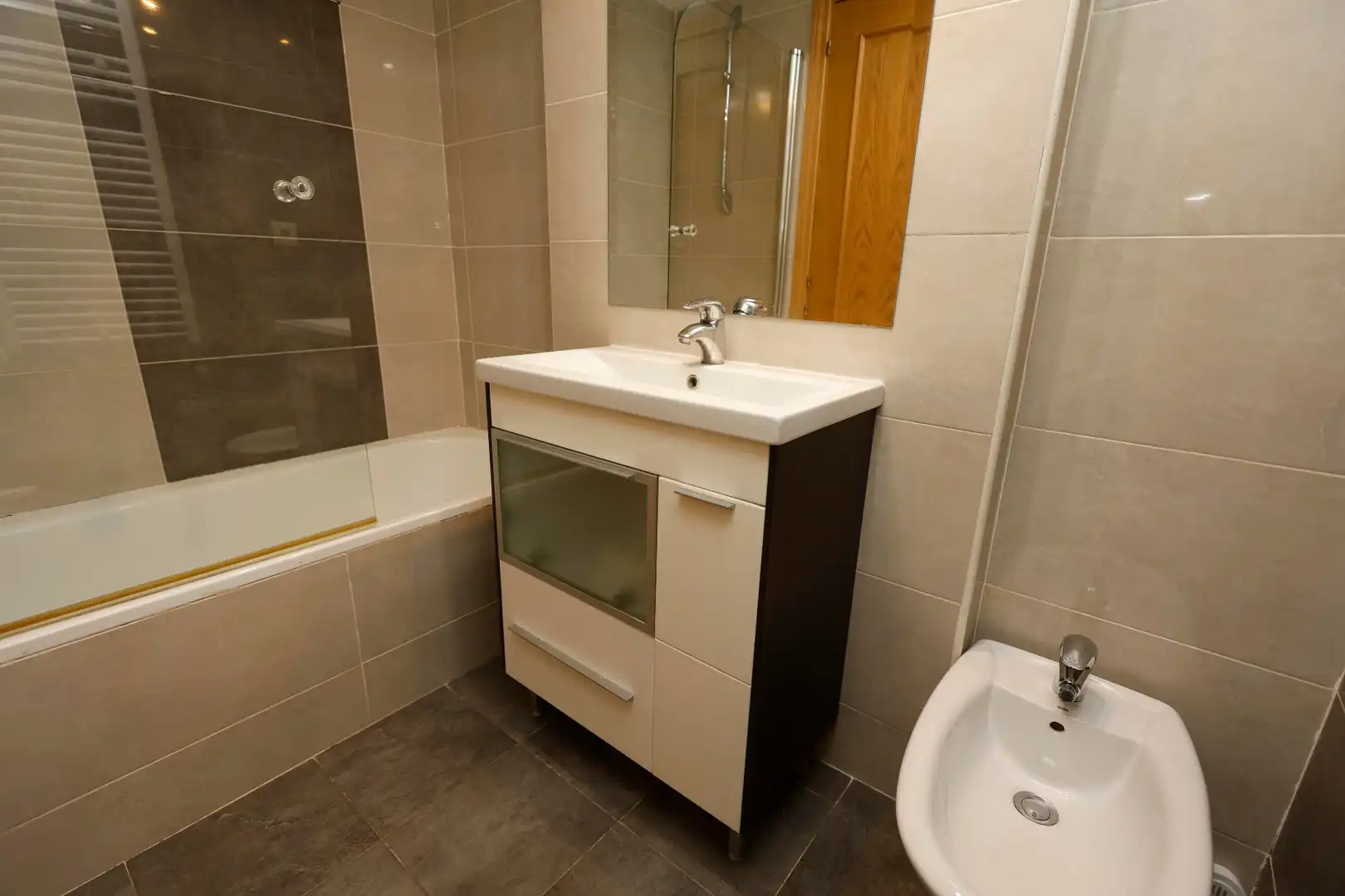 Baño de Apartamento en venta en Zaragoza con Aire acondicionado, Calefacción y Horno