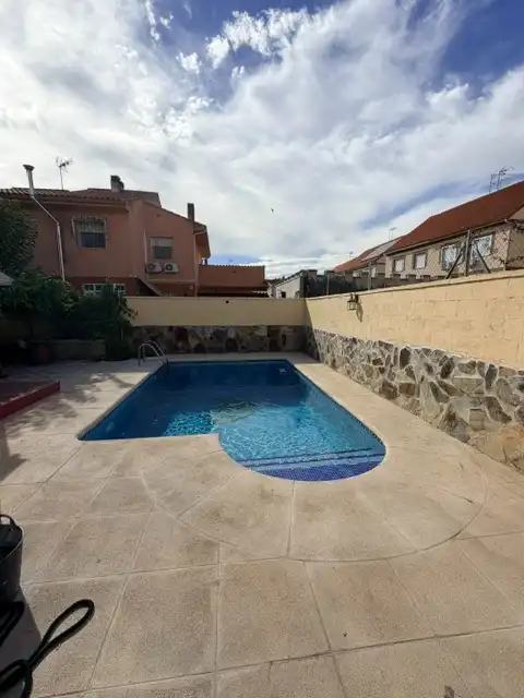 Piscina de Casa o chalet en venta en Las Ventas de Retamosa con Aire acondicionado, Calefacción y Jardín privado