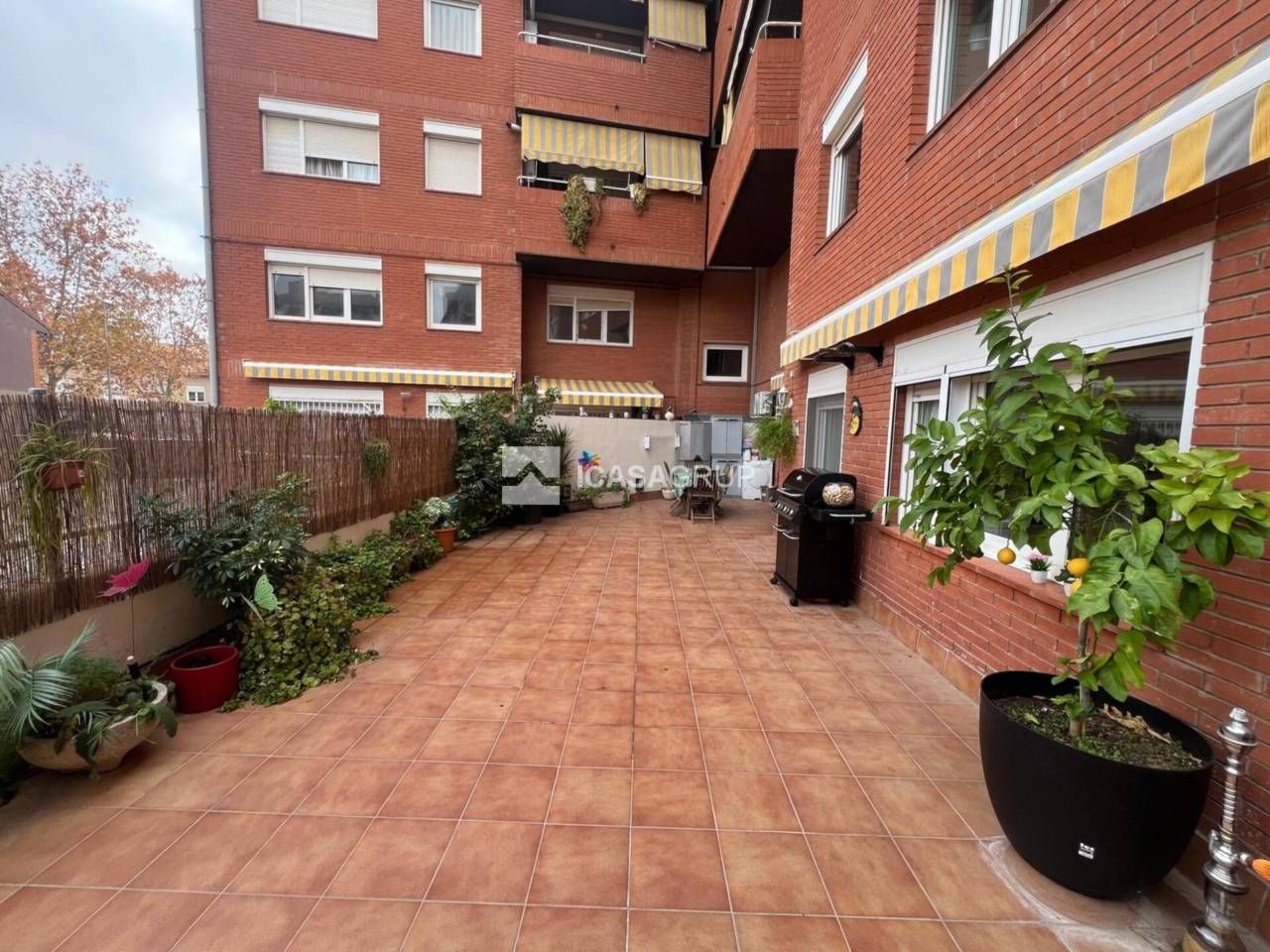 Exterior view of Flat for sale in Rubí  with Air Conditioner, Heating and Private garden
