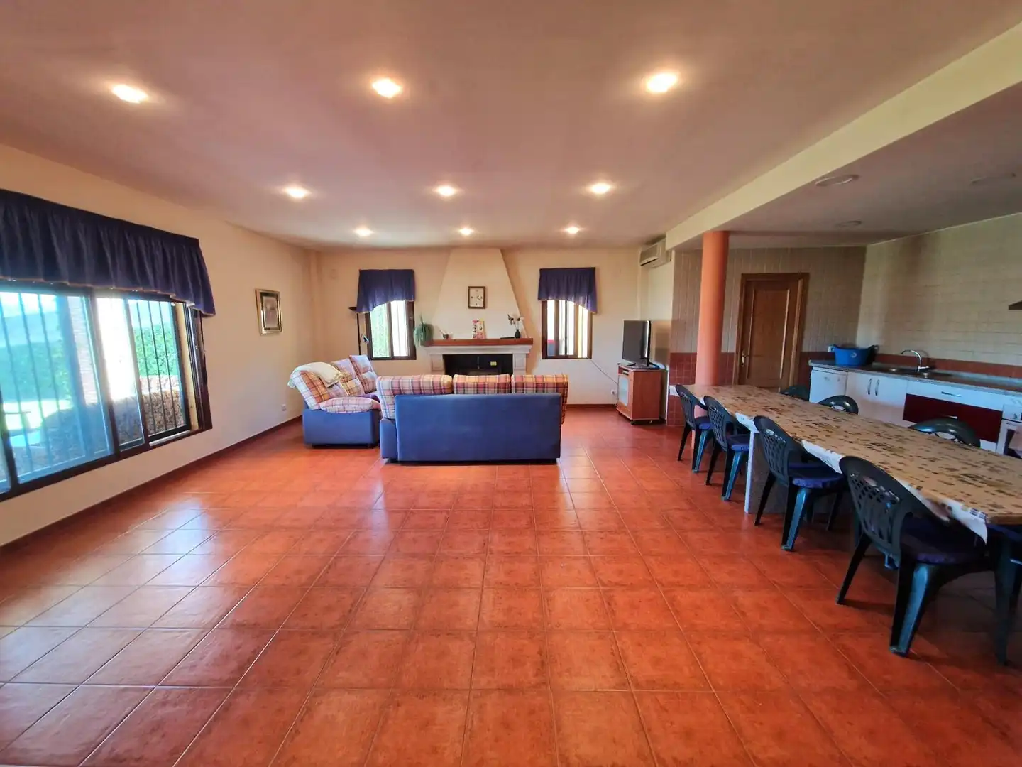 Living room of Houses for sale in Plasencia  with Air Conditioner, Private garden and Terrace