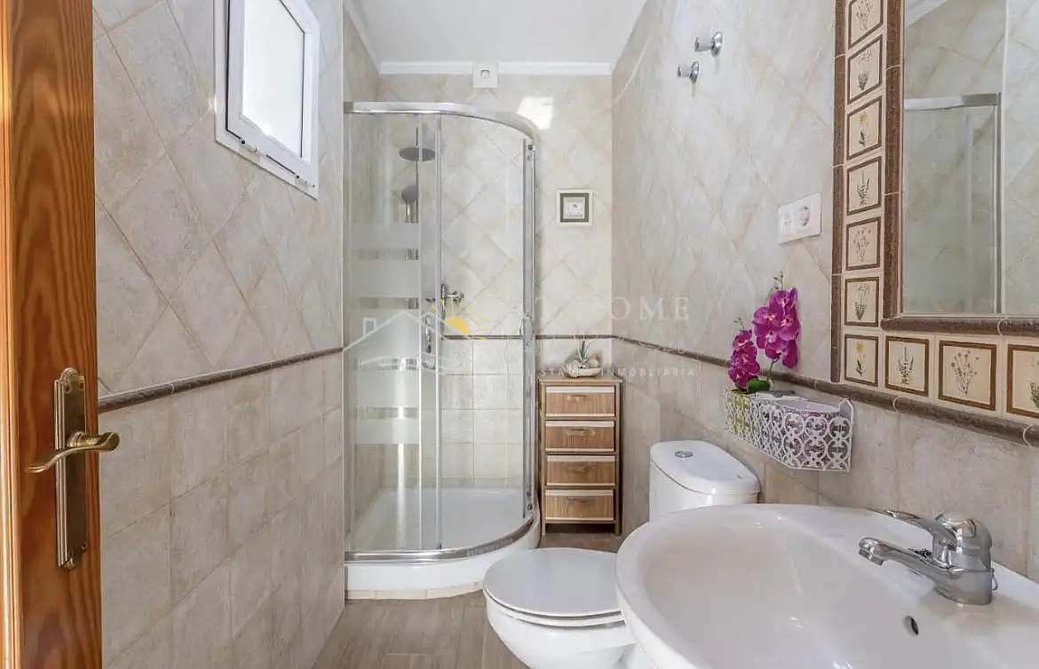 Baño de Casa o chalet en venta en Nerja con Terraza, Piscina y Horno