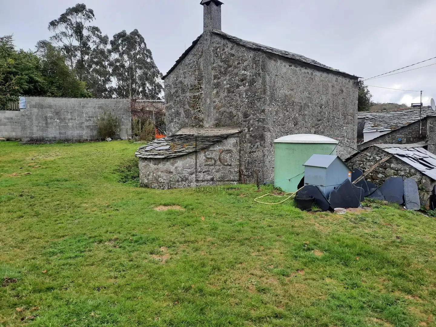 Vista exterior de Finca rústica en venda en As Pontes de García Rodríguez  amb Jardí privat