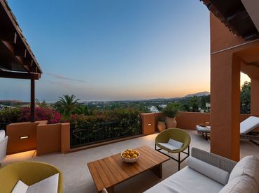 Bajo con piscina en venta en Nueva Andalucía