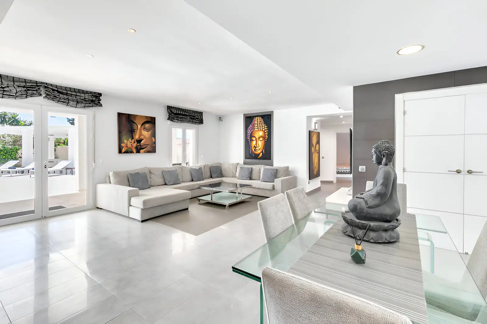 Sala de estar de Casa o chalet en venta en Marbella con Aire acondicionado, Jardín privado y Terraza
