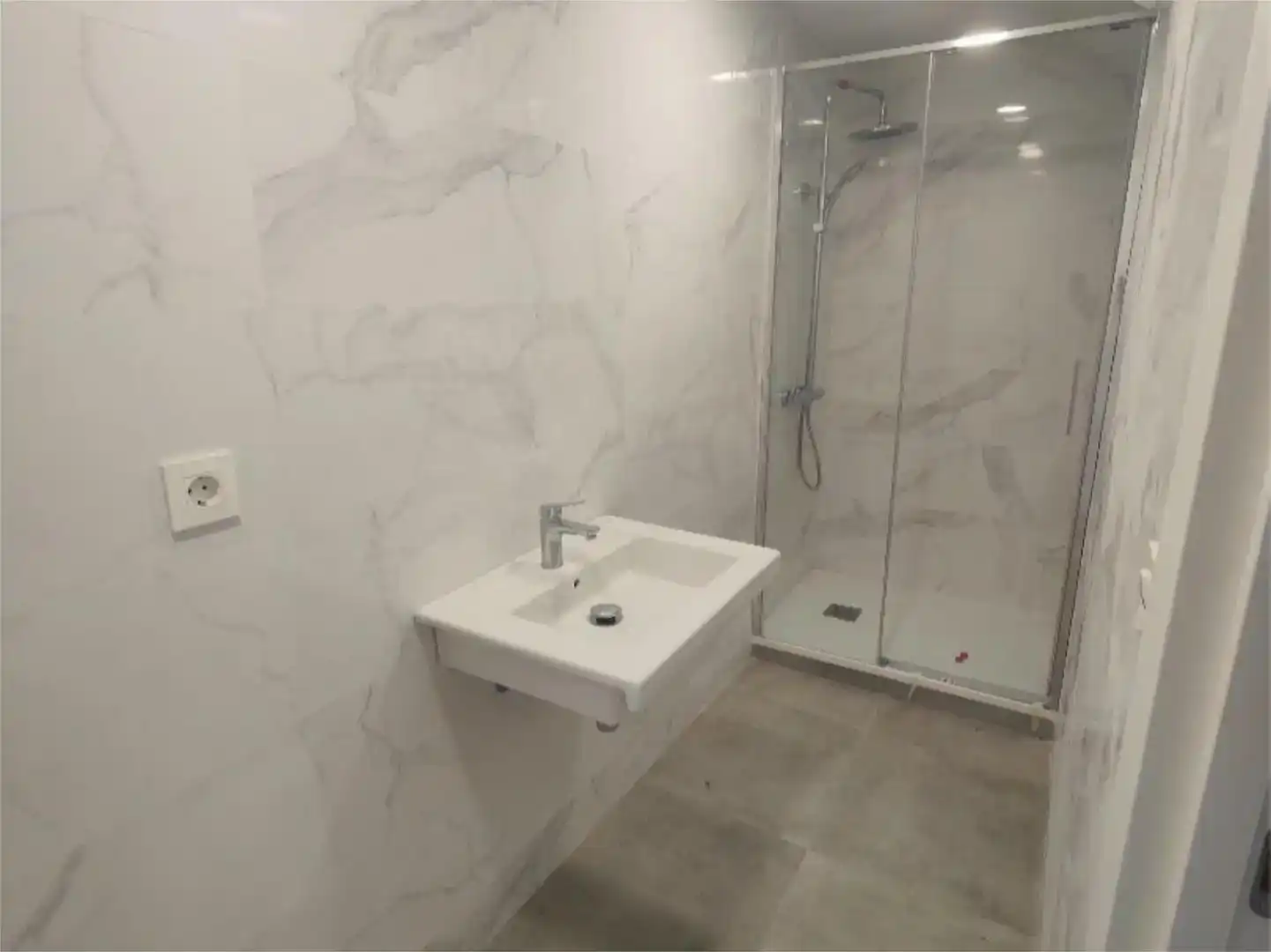 Badezimmer von Fabrikhallen zur Miete in Legutio