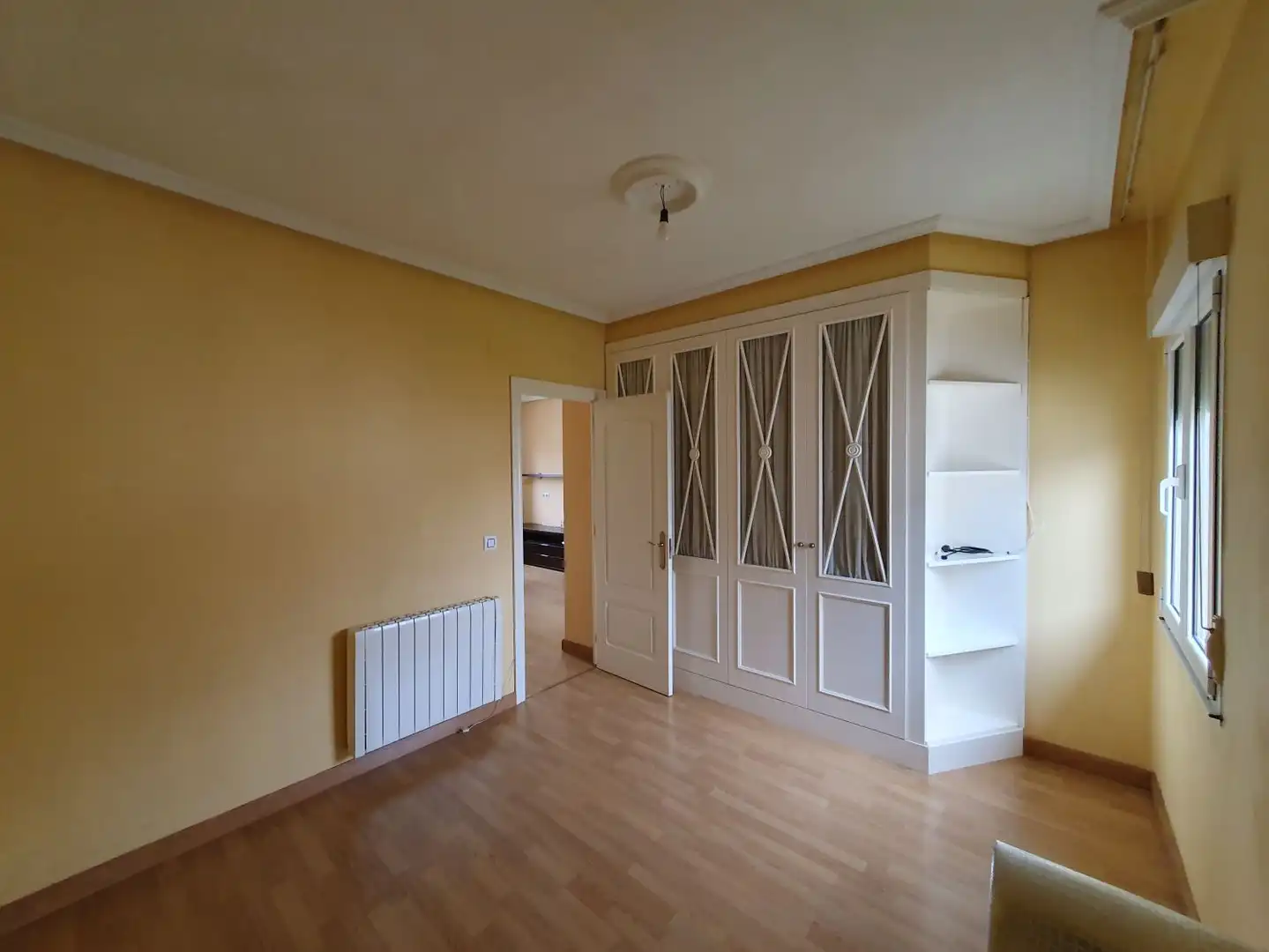 Schlafzimmer von Wohnung zur Miete in Grado mit Heizung