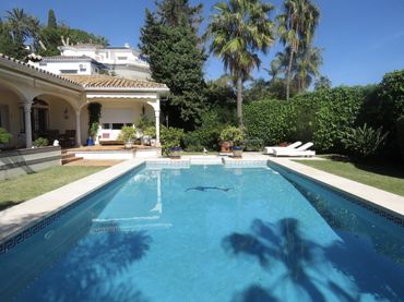 Villa avec balcon à vendre à Carretera de Benahavis 363