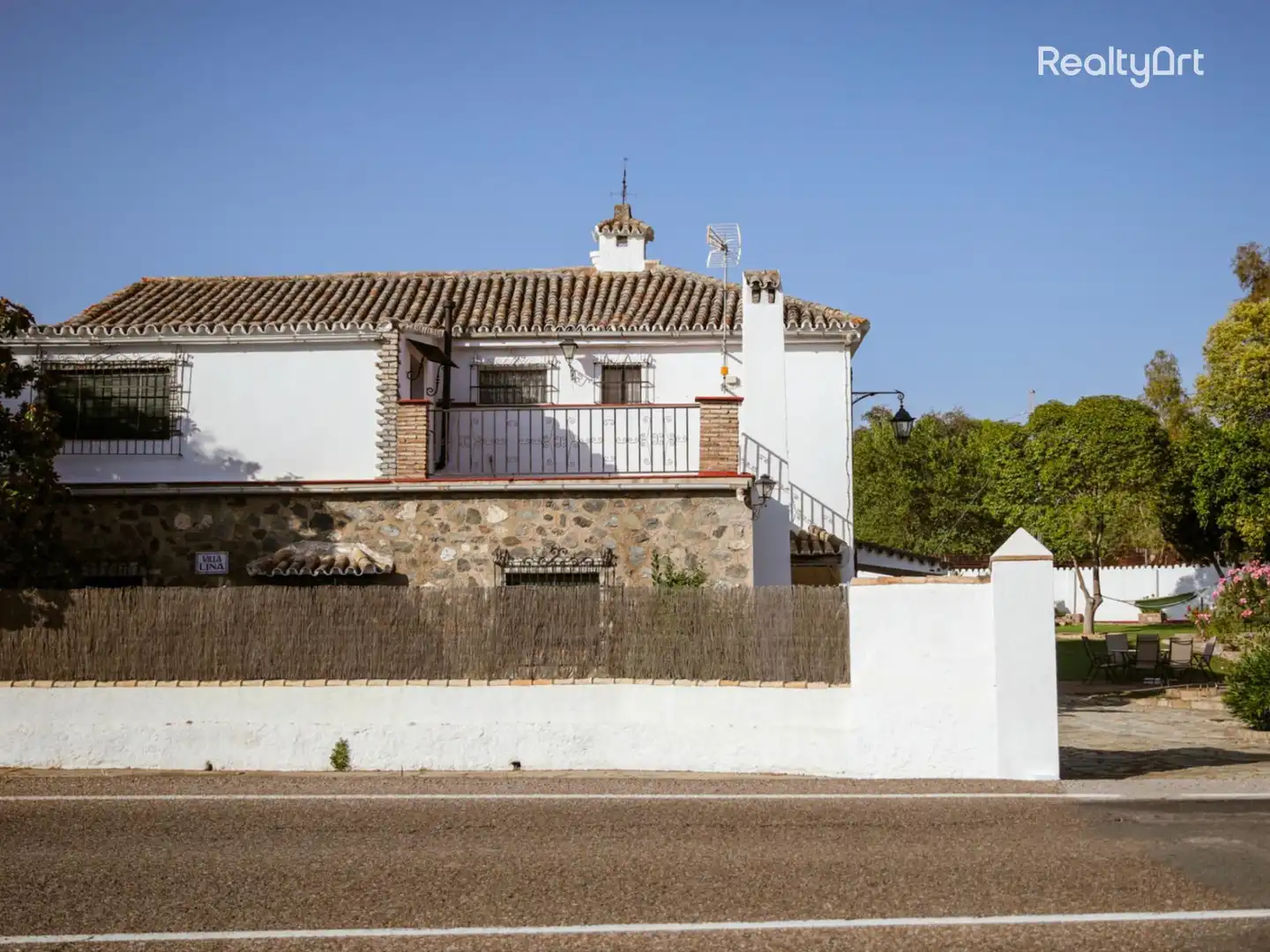 Vista exterior de Casa o xalet en venda en El Castillo de las Guardas amb Aire condicionat, Calefacció i Jardí privat
