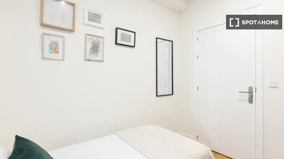 Bedroom of Flat for rent in Bilbao   with Air Conditioner, Heating and Furnished