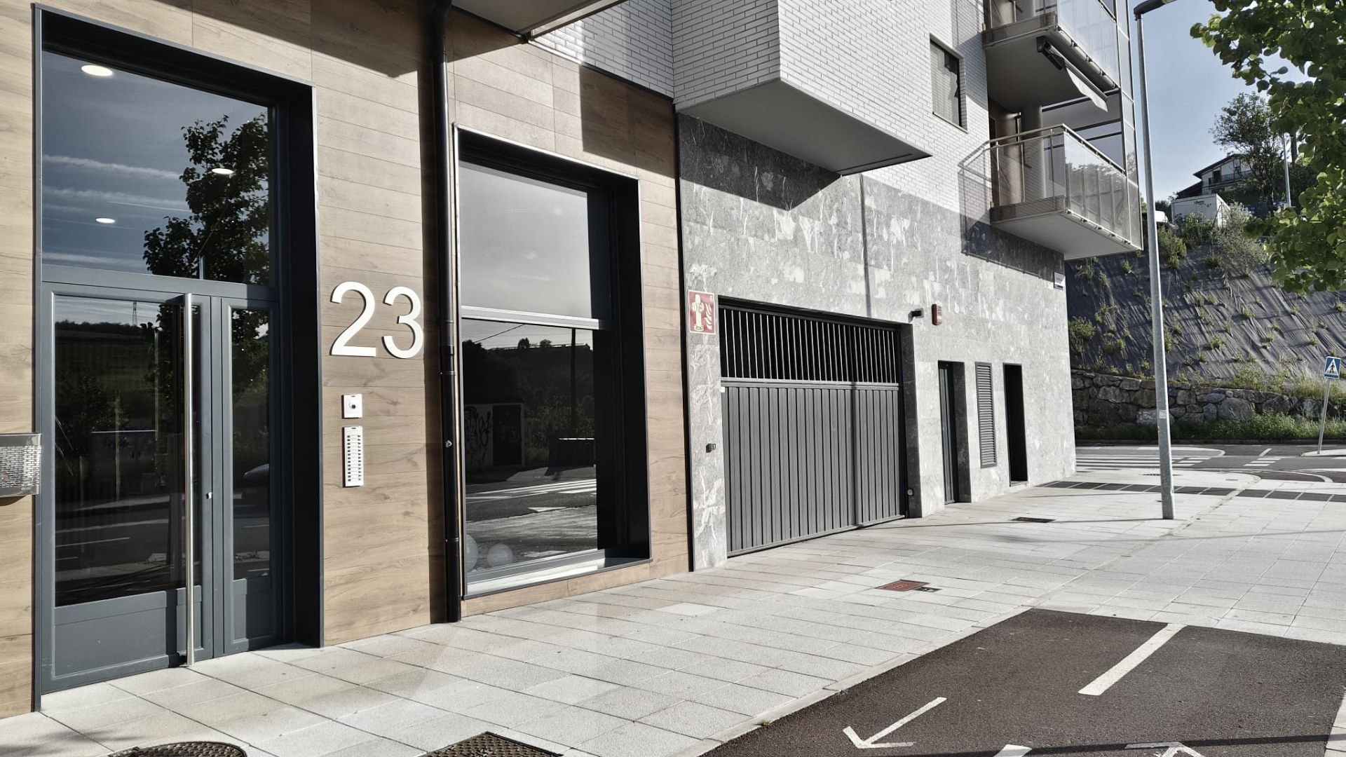 Exterior view of Garage for sale in Urnieta