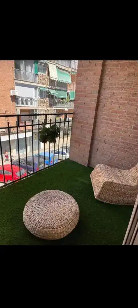 Terrassa de Apartament per a compartir en Granada amb Parquet, Moblat i Balcó