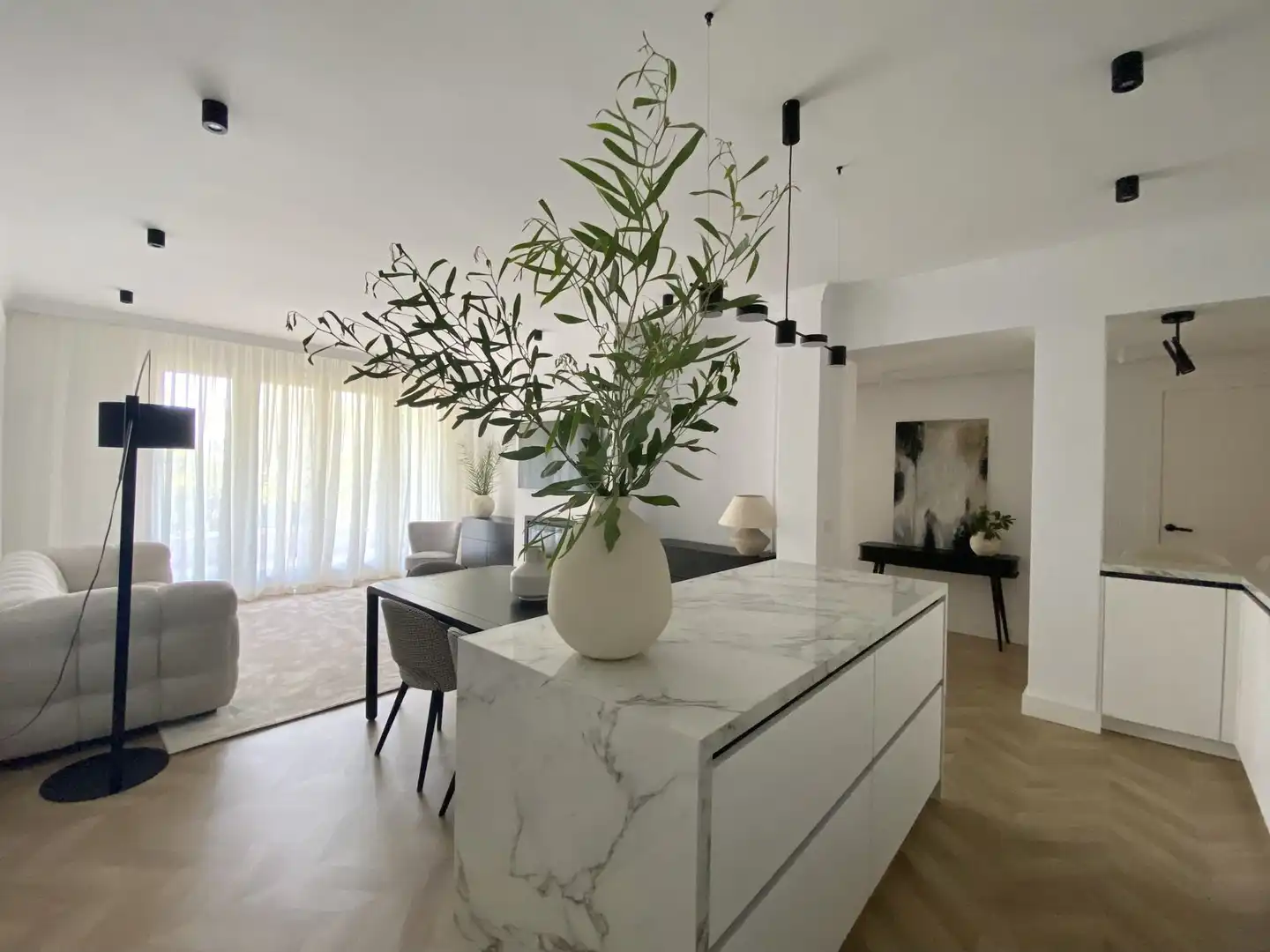 Living room of Flat for sale in Estepona  with Air Conditioner, Terrace and Storage room