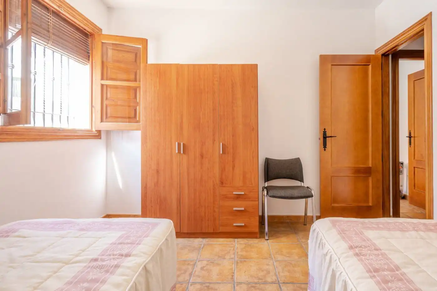 Dormitori de Casa o xalet en venda en El Pinar amb Aire condicionat, Jardí privat i Terrassa