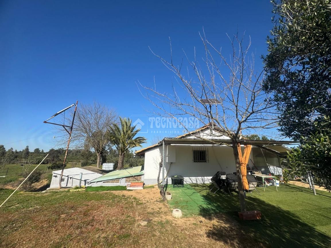 Finca rústica en venda en La Puebla del Río amb Moblat