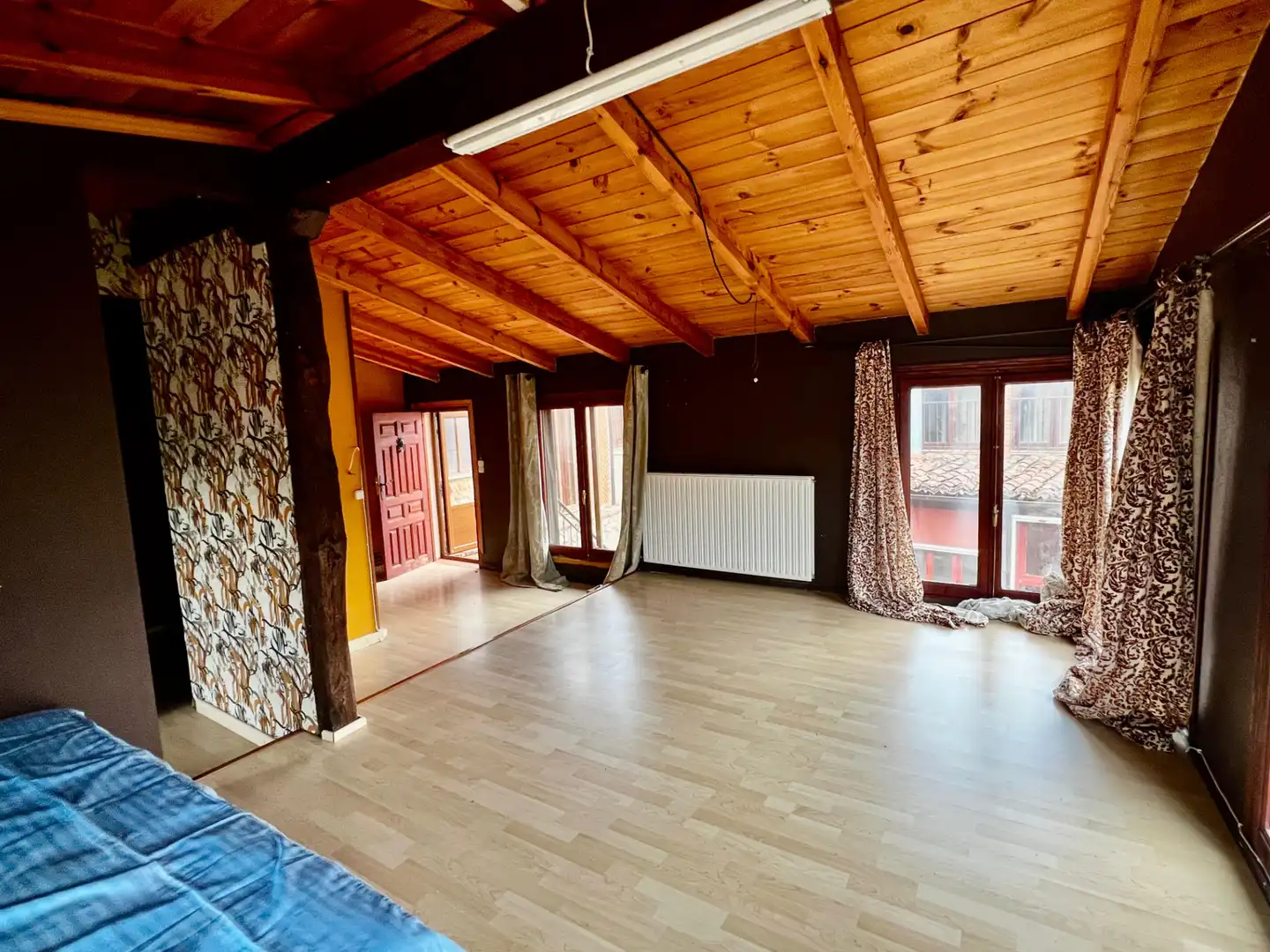 Edificio en venta en Valle de Valdelucio