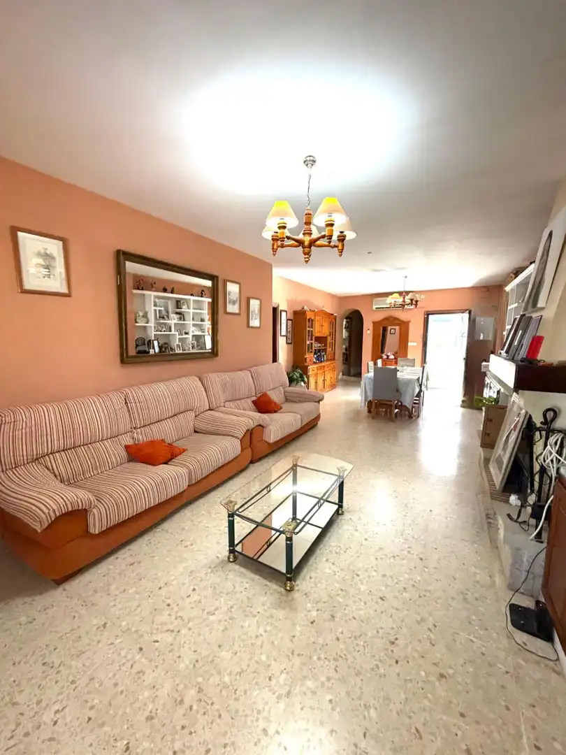 Sala de estar de Casa o chalet en venta en Mairena del Alcor con Aire acondicionado