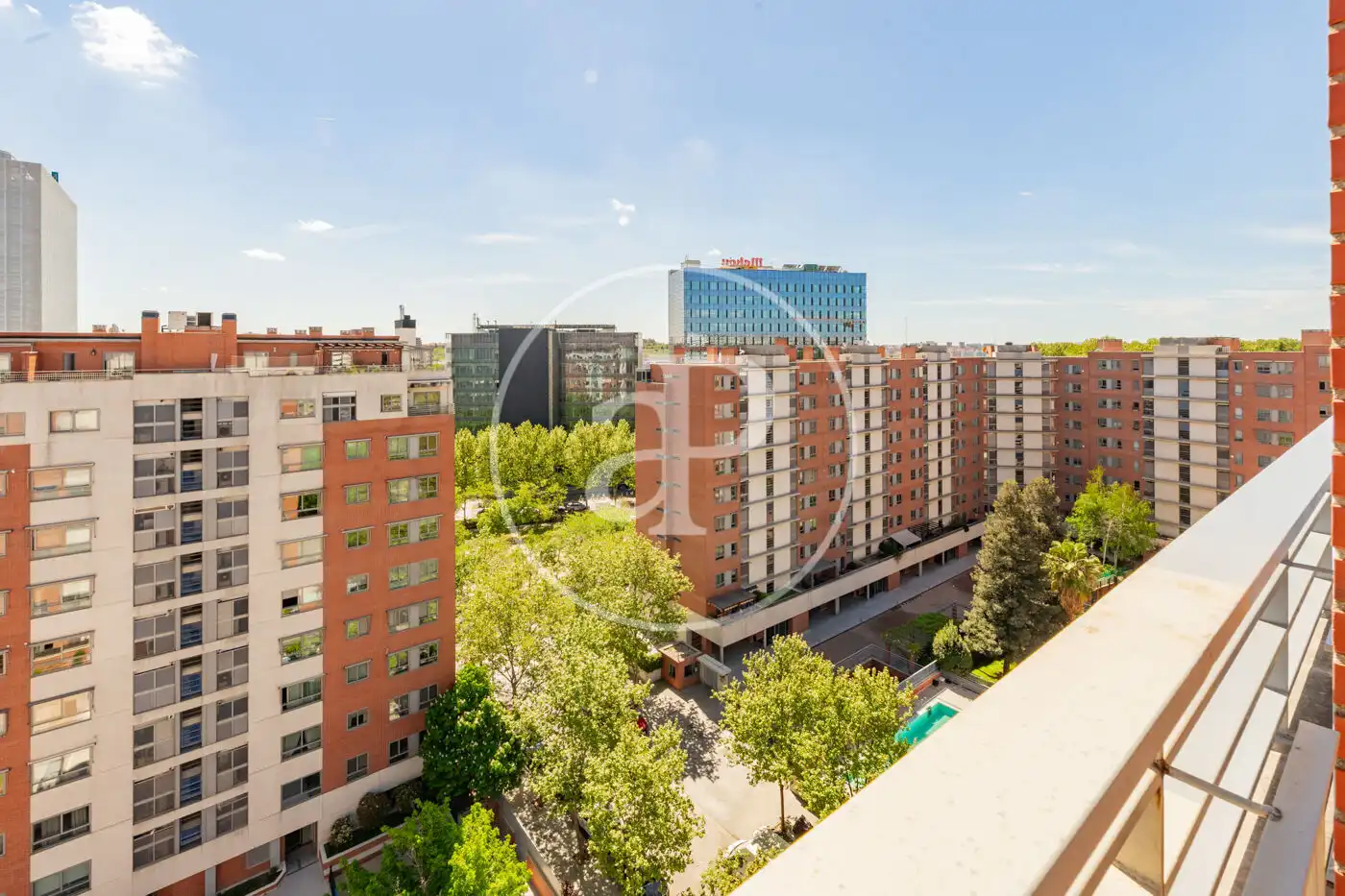 Vista exterior de Àtic en venda en Madrid amb Aire condicionat, Calefacció i Terrassa