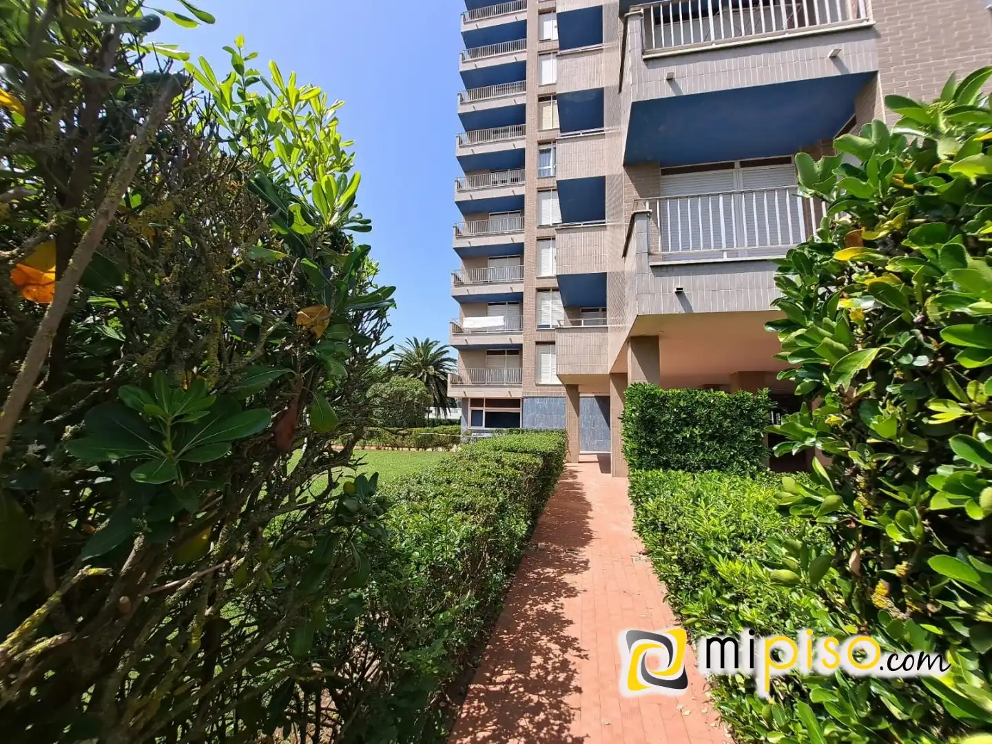 Exterior view of Flat for rent in Laredo  with Terrace and Furnished