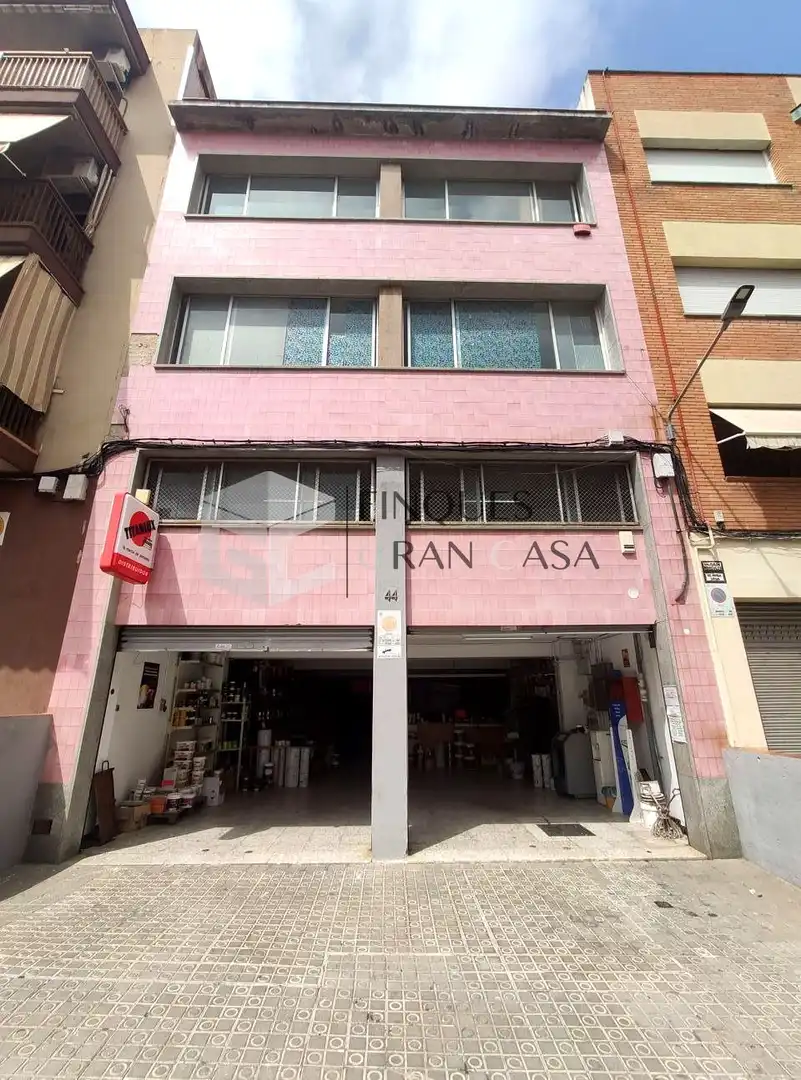 Vista exterior de Edifici en venda en Mataró