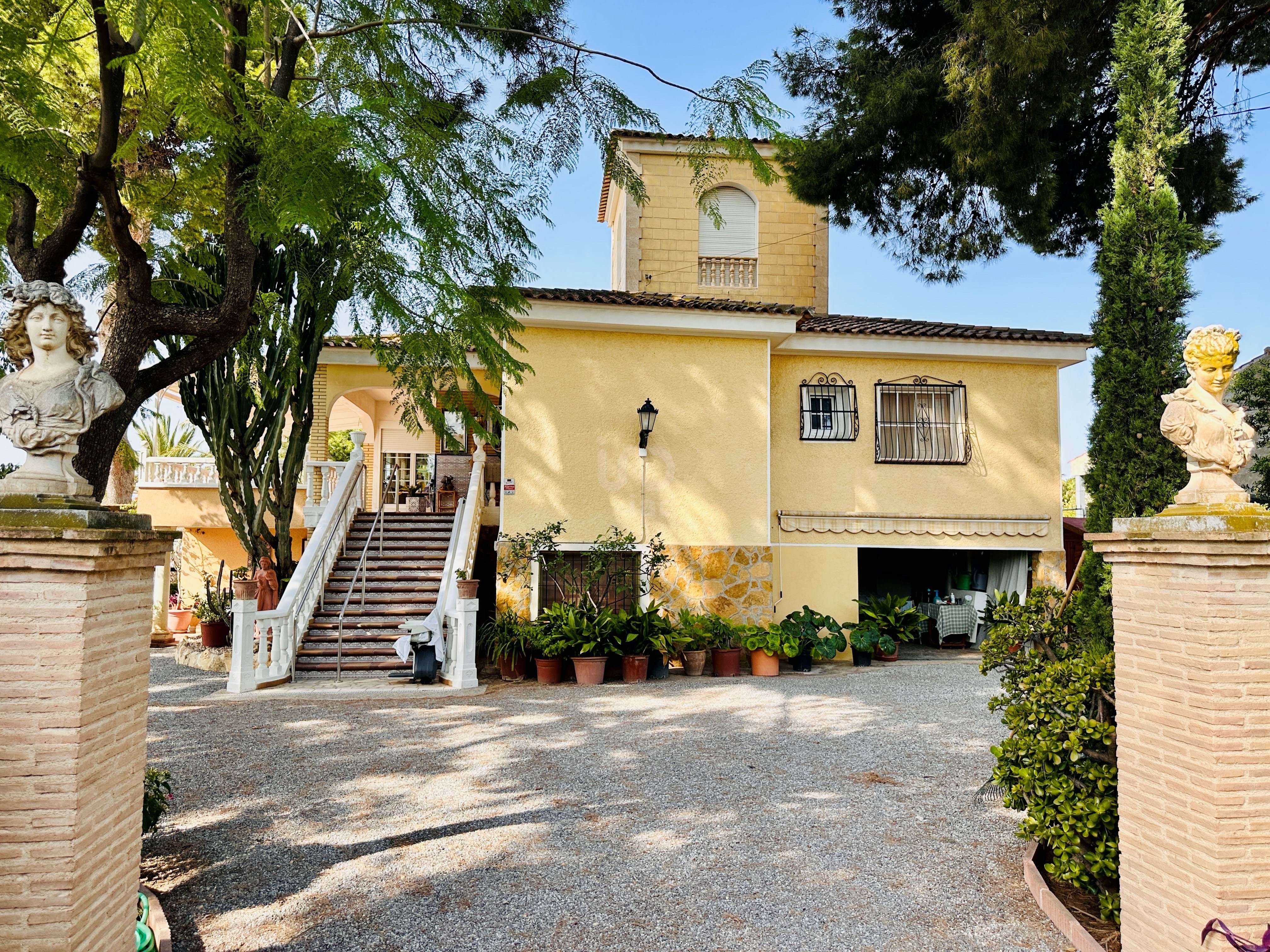 Vista exterior de Casa o xalet en venda en San Vicente del Raspeig / Sant Vicent del Raspeig amb Aire condicionat, Calefacció i Terrassa