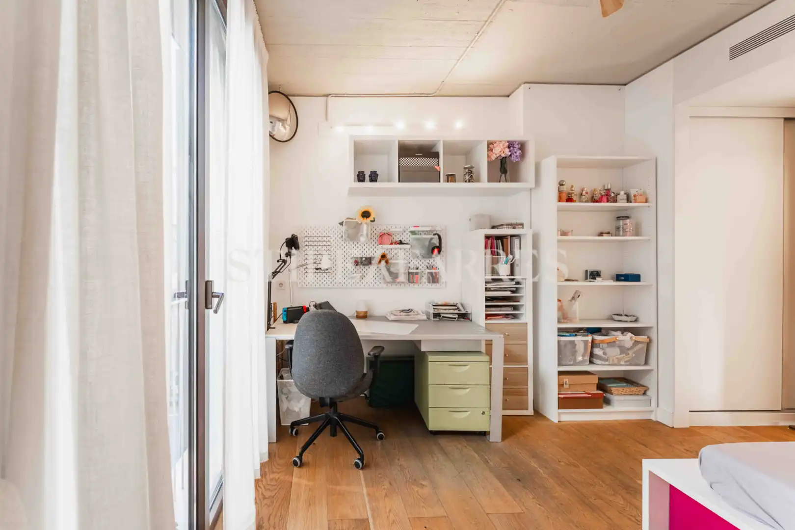 Habitación de Casa adosada en venta en Barcelona con Aire acondicionado, Calefacción y Jardín privado