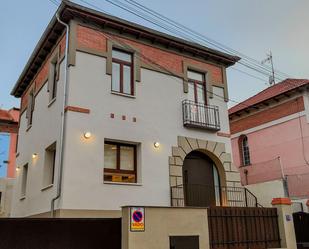 Vista exterior de Casa o xalet de lloguer en  Madrid Capital amb Calefacció, Jardí privat i Terrassa