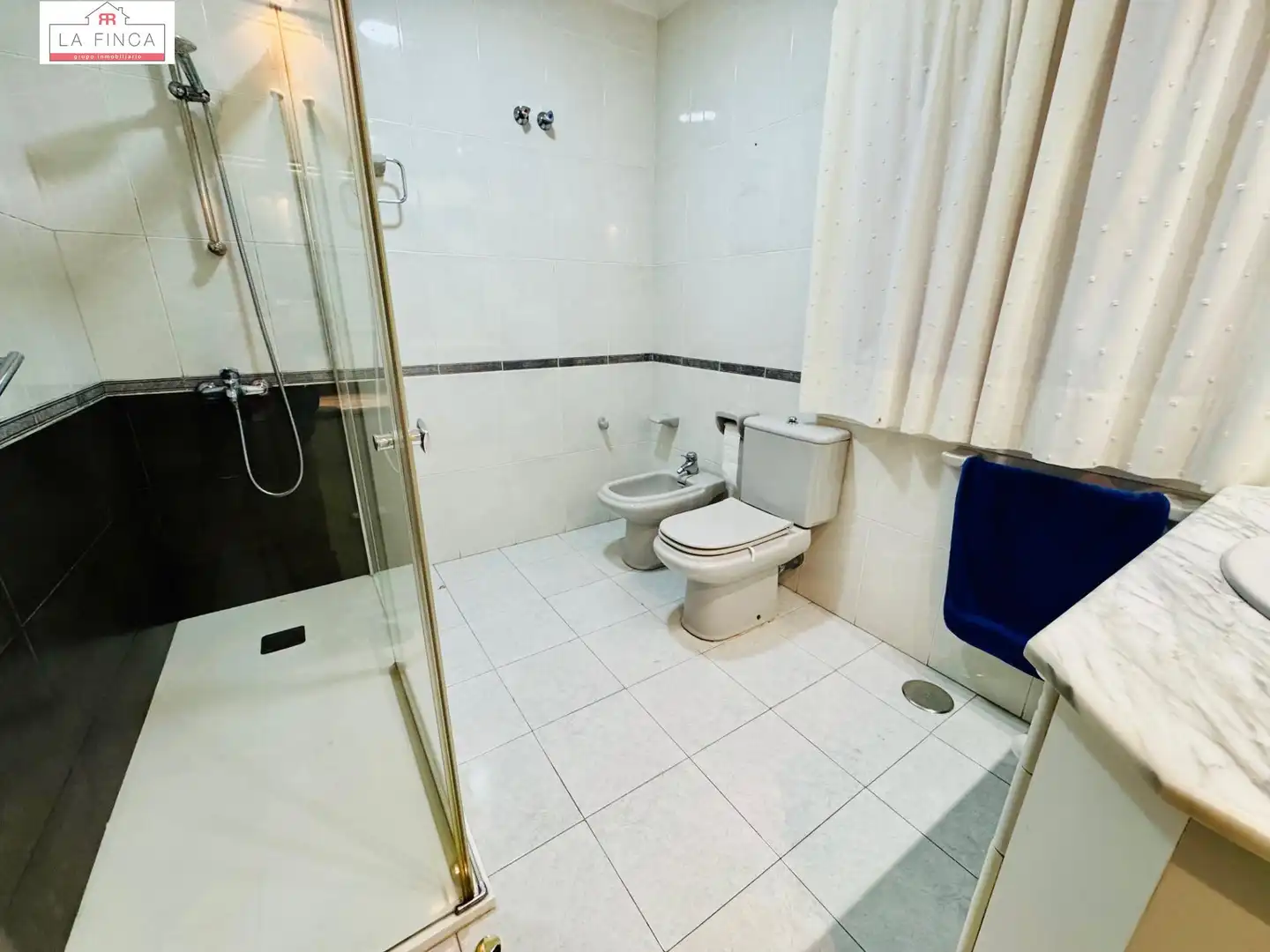 Bathroom of Flat for sale in Málaga  with Air Conditioner and Parquet flooring