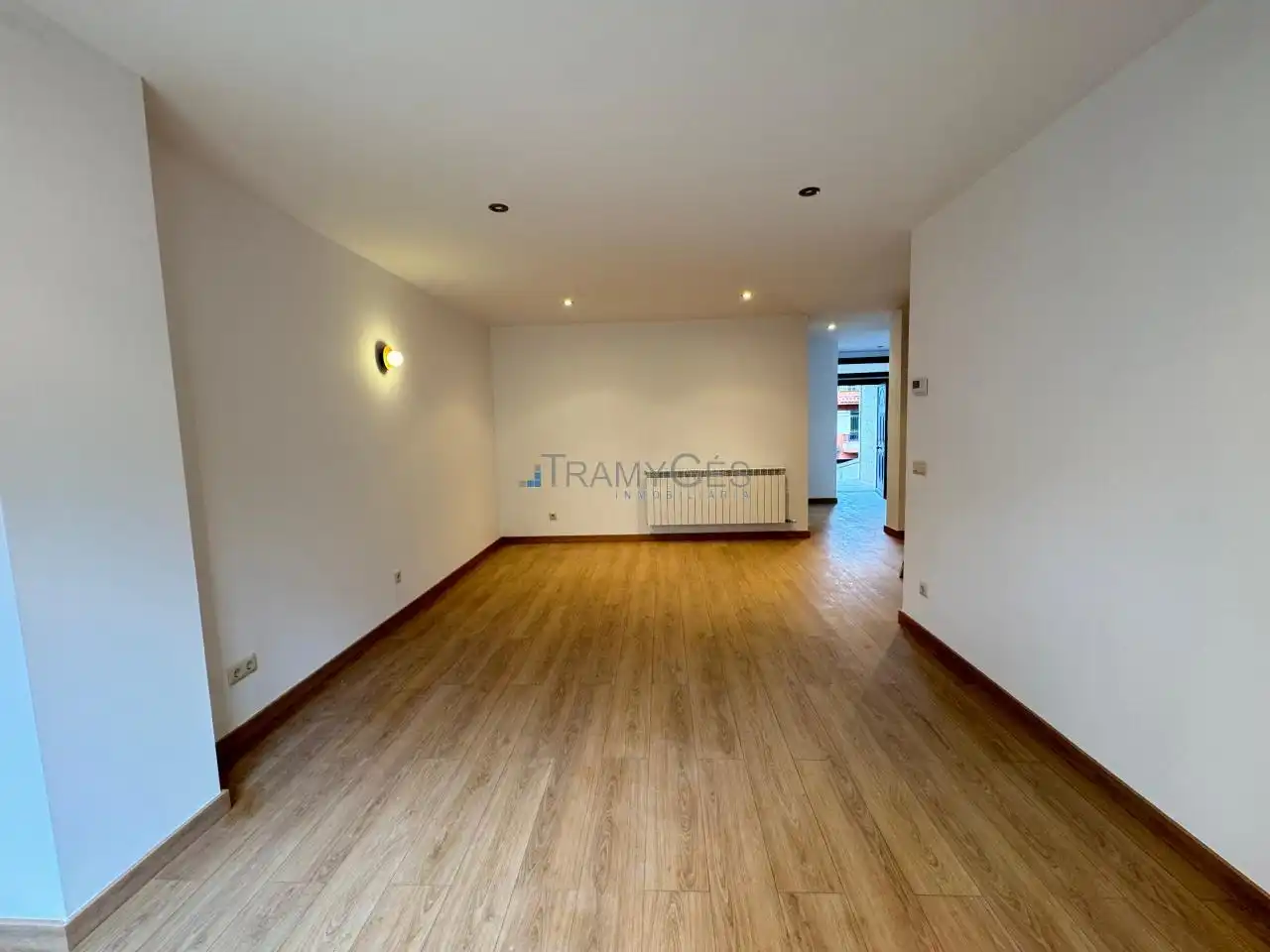 Casa adosada en venta en Vigo  con Calefacción, Jardín privado y Terraza