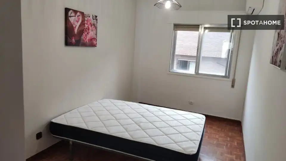 Bedroom of Flat for rent in Madrid  with Air Conditioner, Heating and Furnished