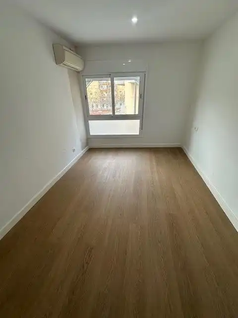 Schlafzimmer von Maisonette zum Verkauf in Badalona mit Klimaanlage und Parkett