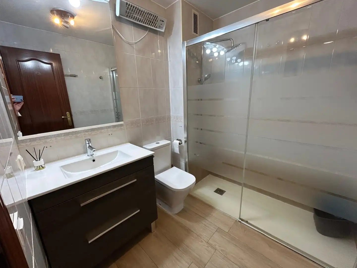 Badezimmer von Wohnung zur Miete in Malagón mit Klimaanlage, Heizung und Ofen
