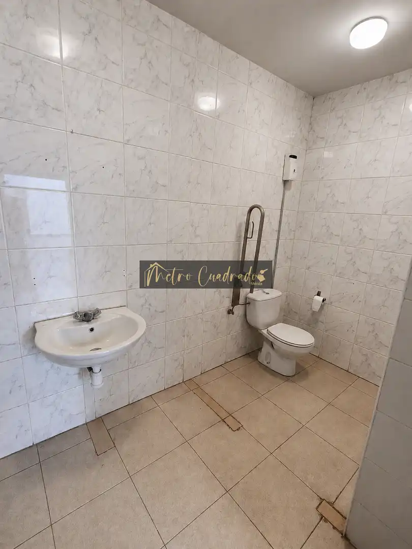 Baño de Local de alquiler en Mérida con Aire acondicionado
