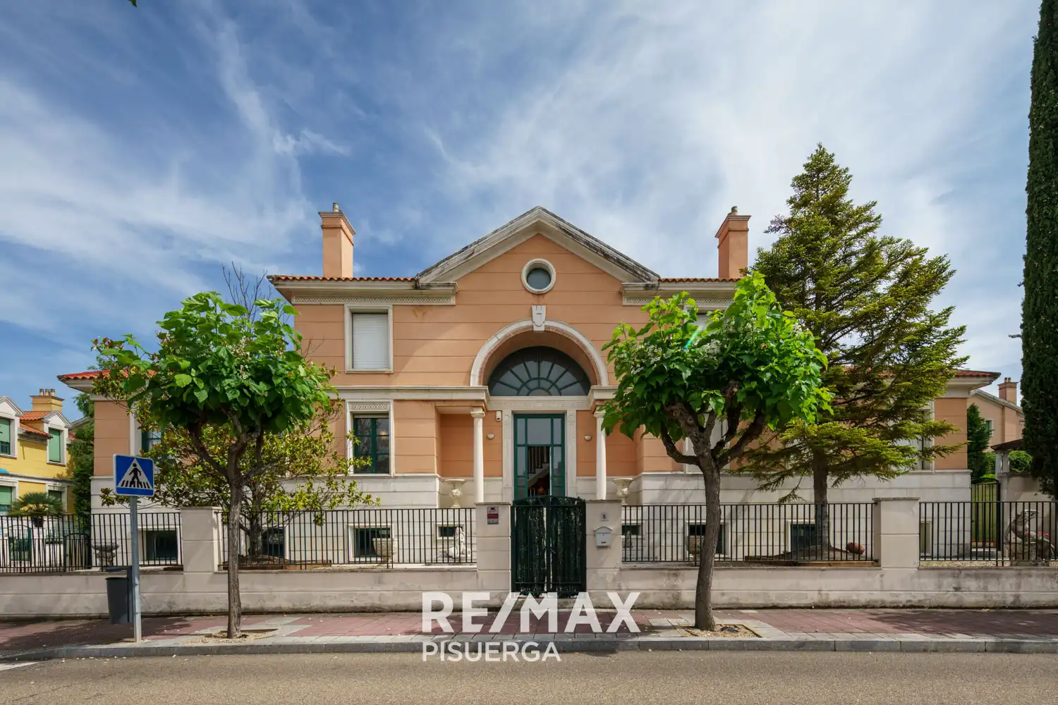 Vista exterior de Casa o xalet en venda en Valladolid amb Calefacció, Jardí privat i Terrassa