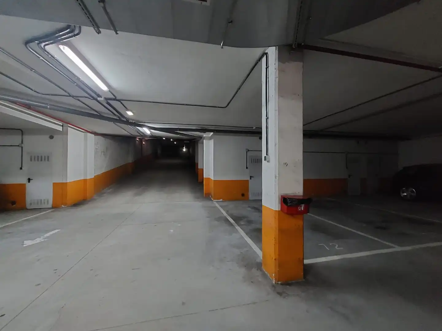 Parking de Piso de alquiler en Gijón  con Calefacción, Jardín privado y Parquet