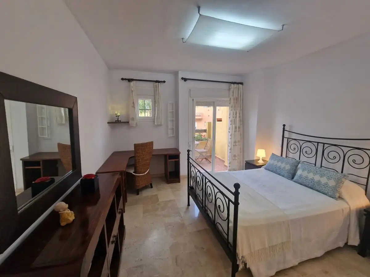 Habitación de Planta baja de alquiler en Marbella con Terraza y Piscina comunitaria