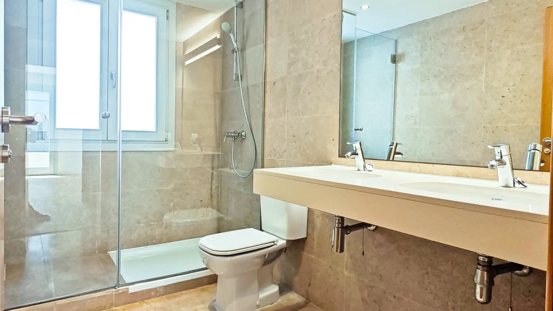 Badezimmer von Erdgeschoss zur Miete in  Palma de Mallorca mit Klimaanlage, Heizung und Parkett