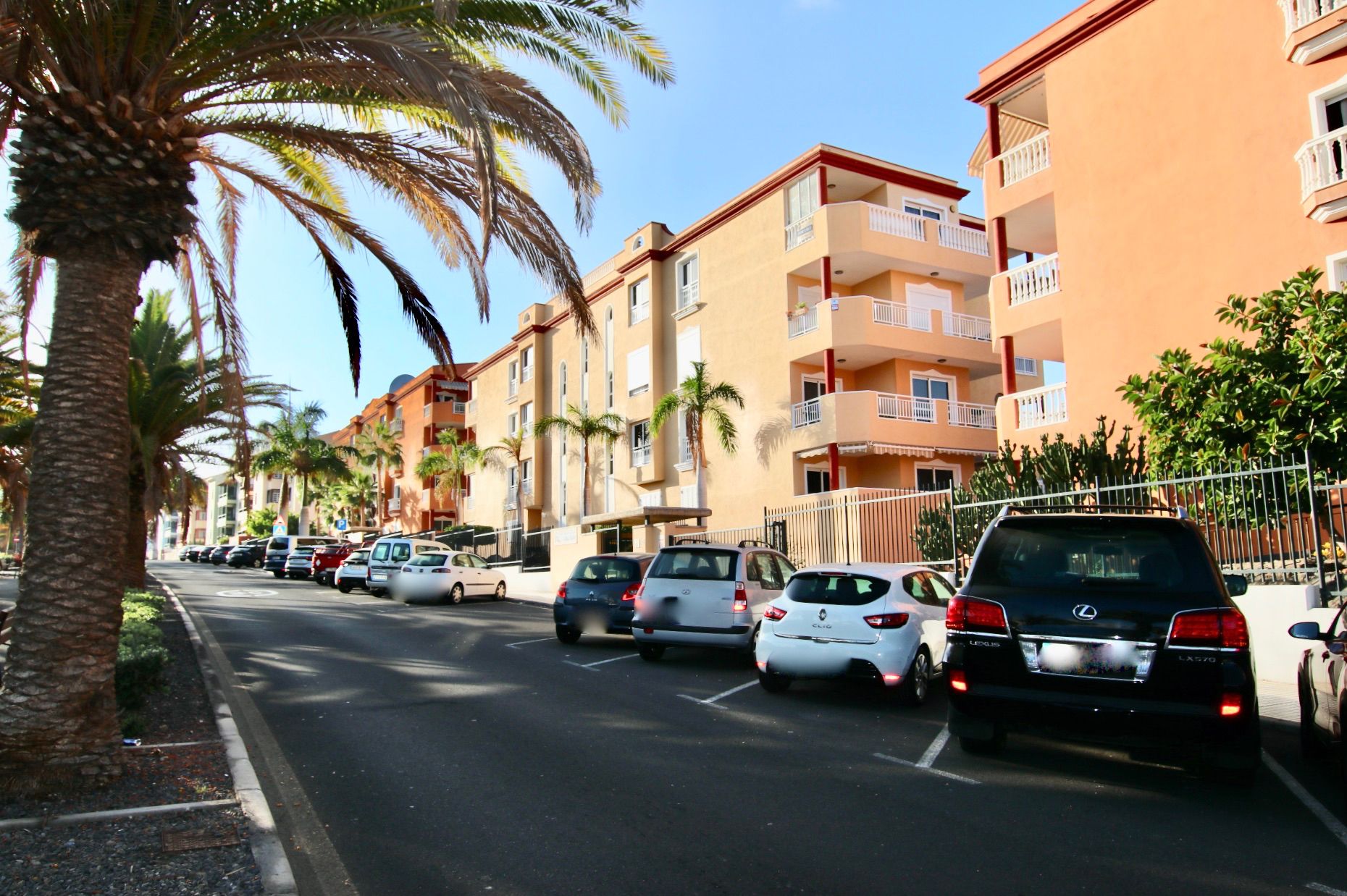 Vista exterior de Àtic en venda en Adeje amb Moblat, Forn i Rentadora
