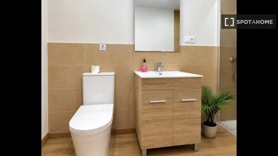 Bathroom of Flat for share in Las Palmas de Gran Canaria  with Air Conditioner, Terrace and Furnished