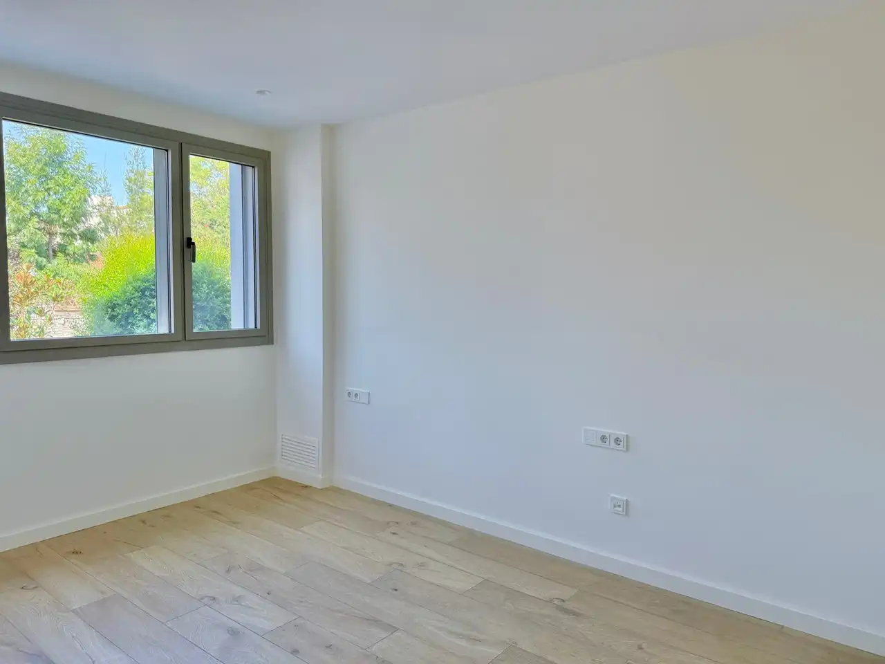 Habitación de Piso de alquiler en Sabadell con Aire acondicionado, Calefacción y Jardín privado