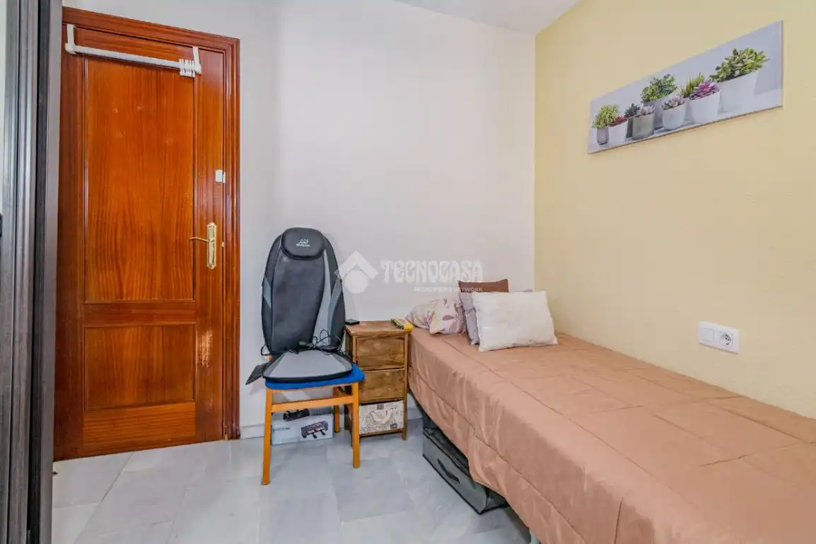 Bedroom of Flat for sale in Granada