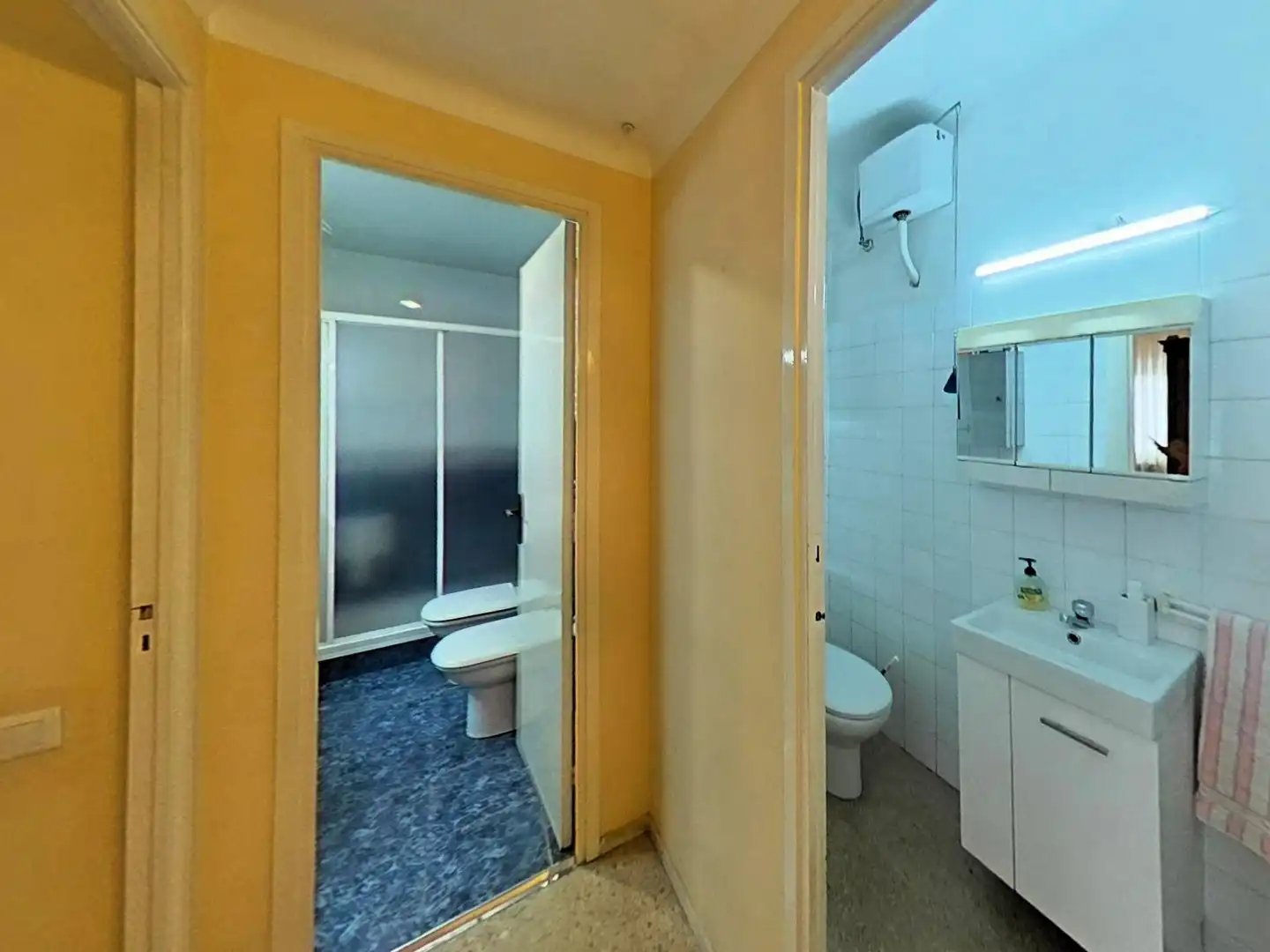 Bathroom of Flat for sale in Sabadell  with Air Conditioner, Heating and Storage room