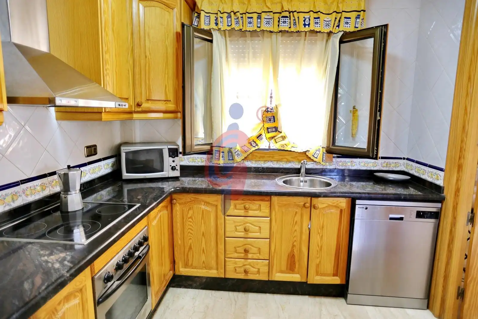 Cocina de Casa o chalet en venta en Guardamar del Segura con Aire acondicionado, Jardín privado y Terraza