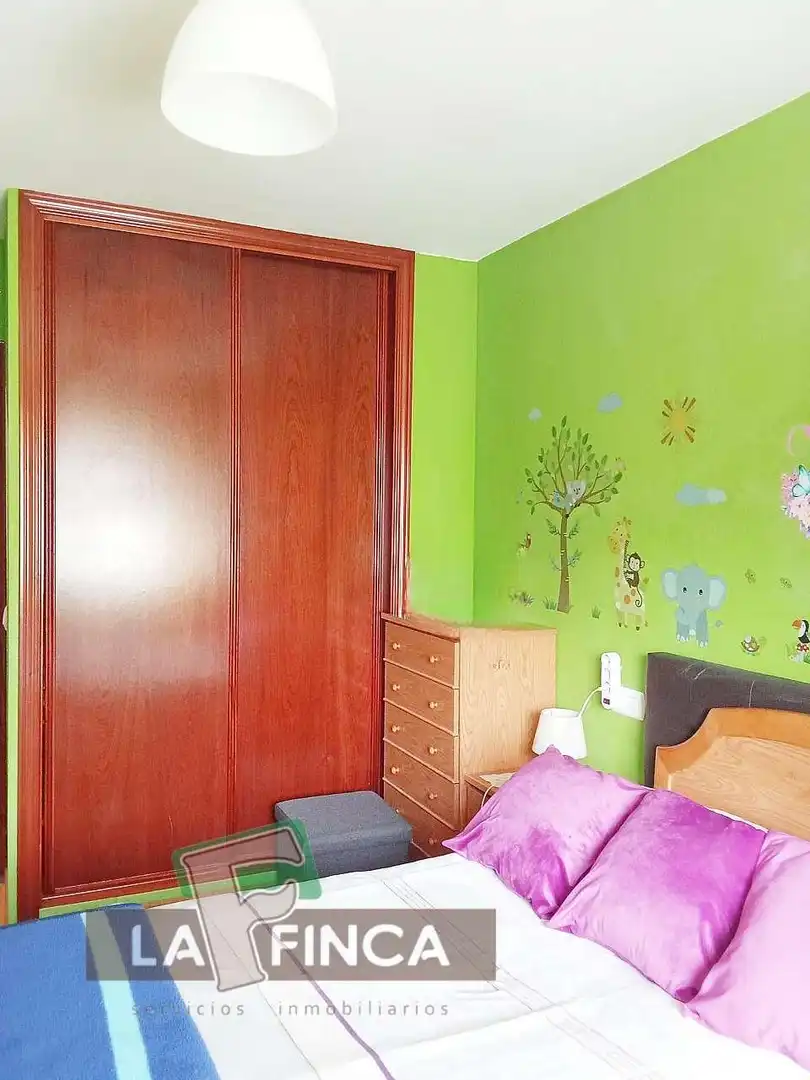Dormitori de Casa o xalet en venda en Soto del Barco amb Calefacció, Parquet i Terrassa