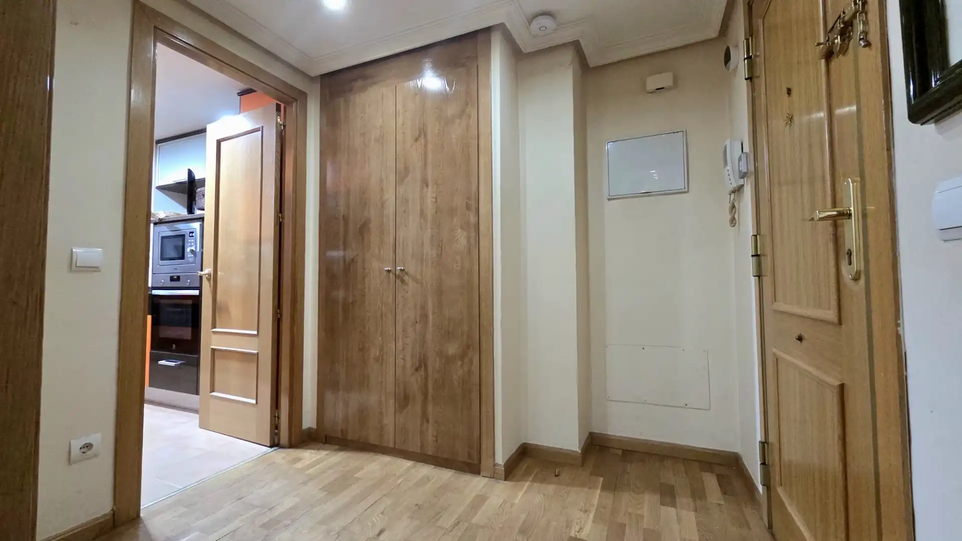 Schlafzimmer von Dachboden zum Verkauf in Fuenlabrada mit Klimaanlage, Heizung und Privatgarten