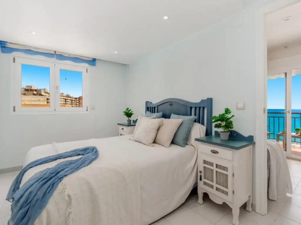 Habitación de Apartamento en venta en El Campello con Aire acondicionado, Terraza y Amueblado