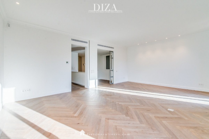 Living room of Flat for sale in  Madrid Capital  with Air Conditioner and Heating