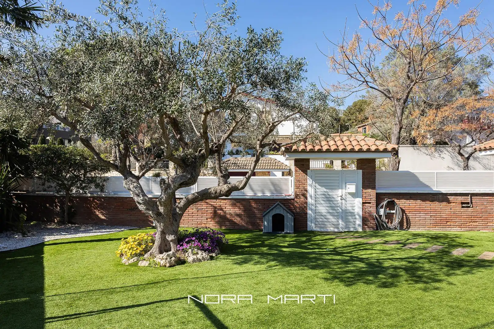 Vista exterior de Casa o chalet en venta en Sant Just Desvern con Calefacción, Jardín privado y Terraza