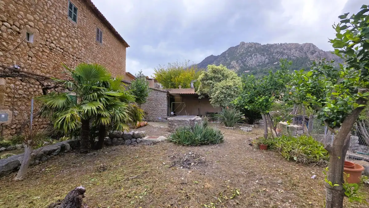 Terraced house with garden for sale in Sóller