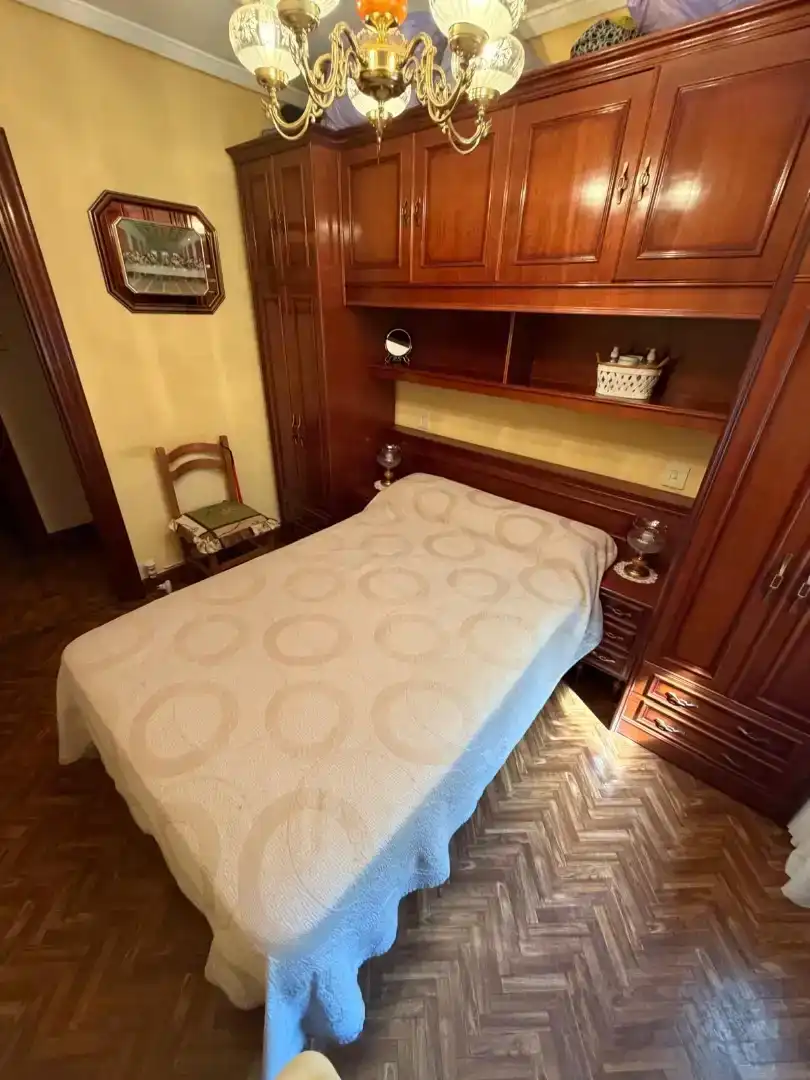 Schlafzimmer von Wohnung zum Verkauf in Barakaldo  mit Balkon