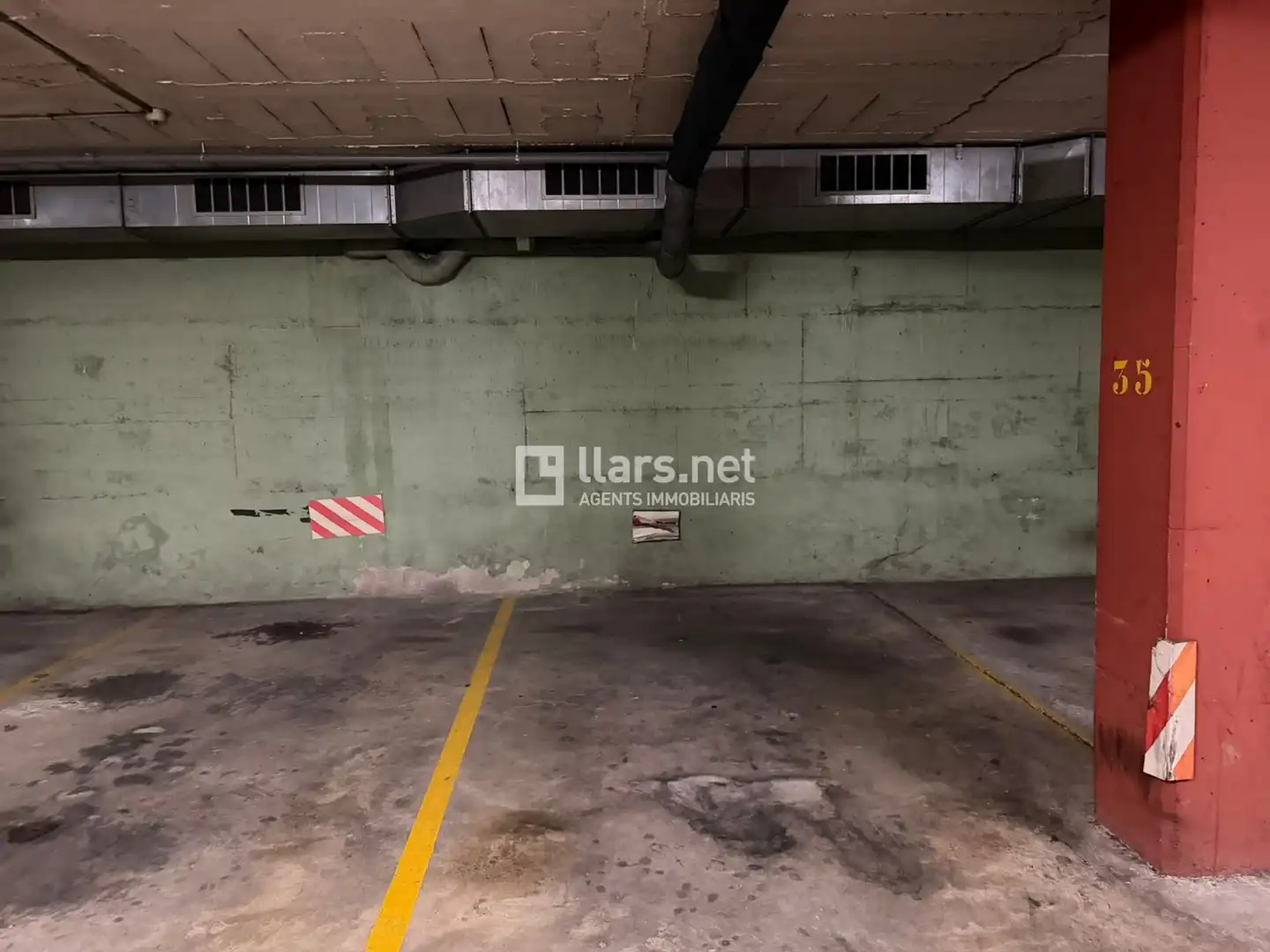 Parkplatz von Garage zur Miete in Centre Vila 